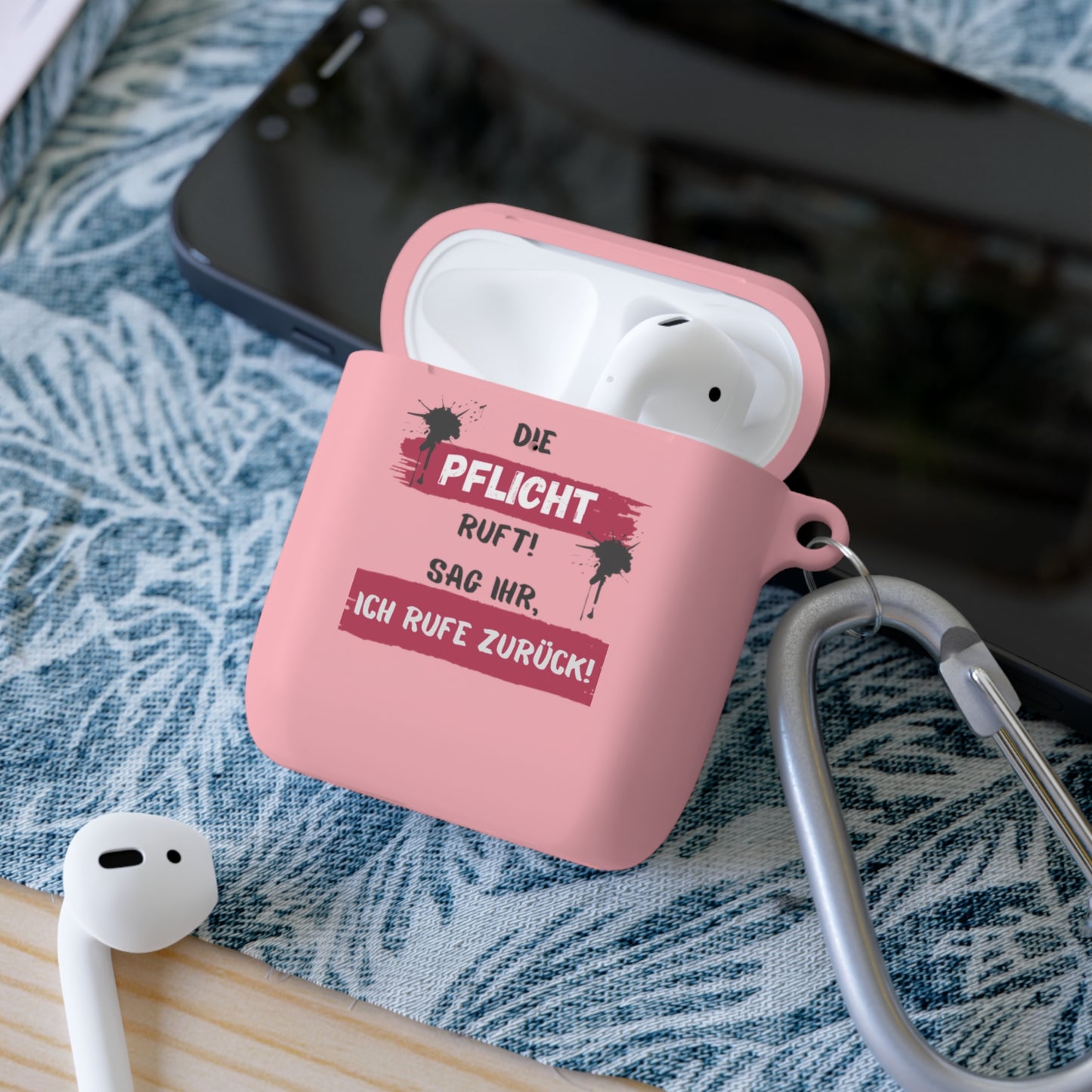 Die Pflicht ruft! Sag ihr ich rufe zurück. - AirPods und AirPods Pro Case Cover