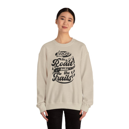 Unisex Heavy Blend™ Crewneck Sweatshirt -  Leave the road take the trails (Verlasse die Straße und nutze die Trails)