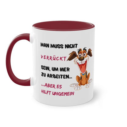 Man muss nicht verrückt sein, um hier zu arbeiten...aber es hilft ungemein - Zwei-Ton-Tasse
