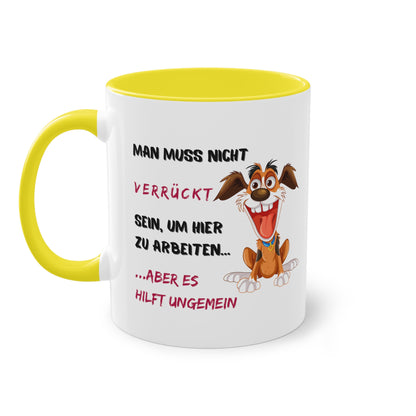 Man muss nicht verrückt sein, um hier zu arbeiten, aber - Zwei-Ton-Kaffeetasse