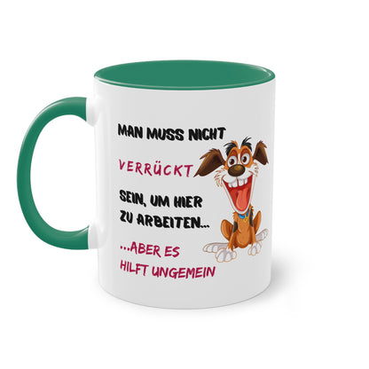 Man muss nicht verrückt sein, um hier zu arbeiten...aber es hilft ungemein - Zwei-Ton-Tasse